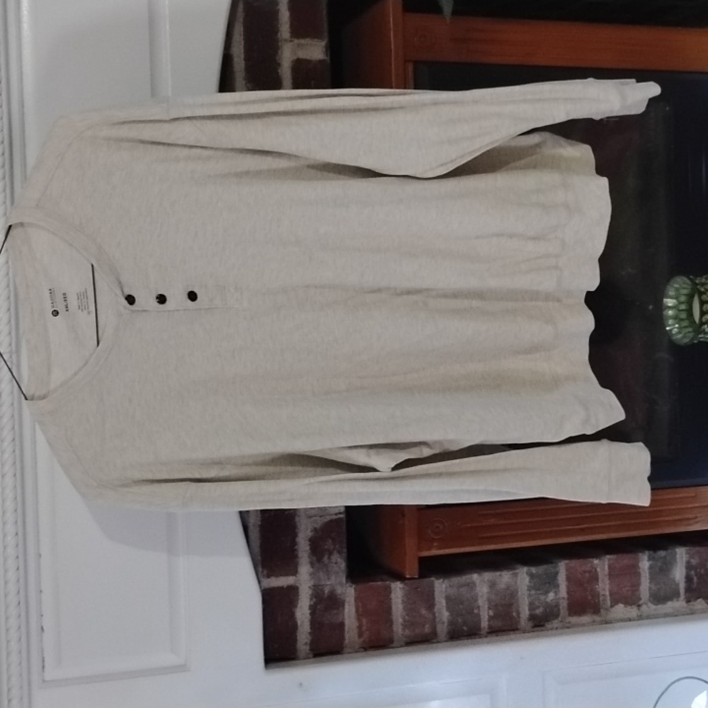 En thin sweater